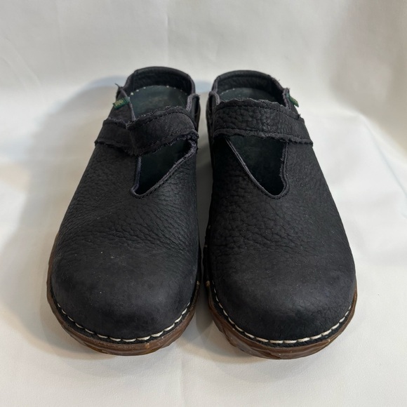 EL NATURALISTA Sz 38 Clogs Slip On Matte Leather Round Toe Rubber Sole Shoes - Picture 2 of 8